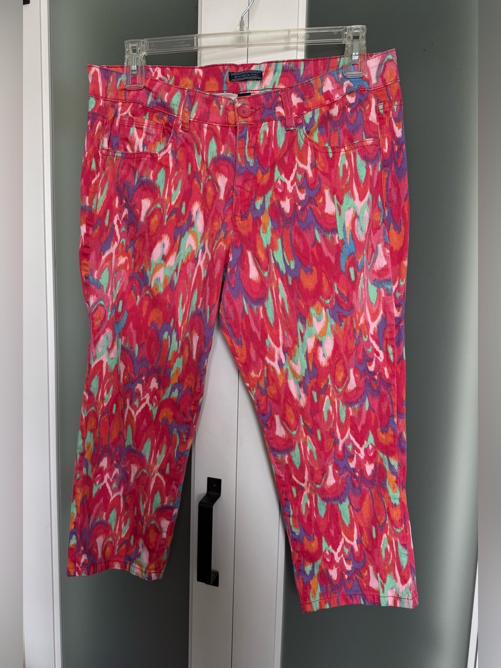 Bandolino Multicolor Abstract Print Cropped Jean